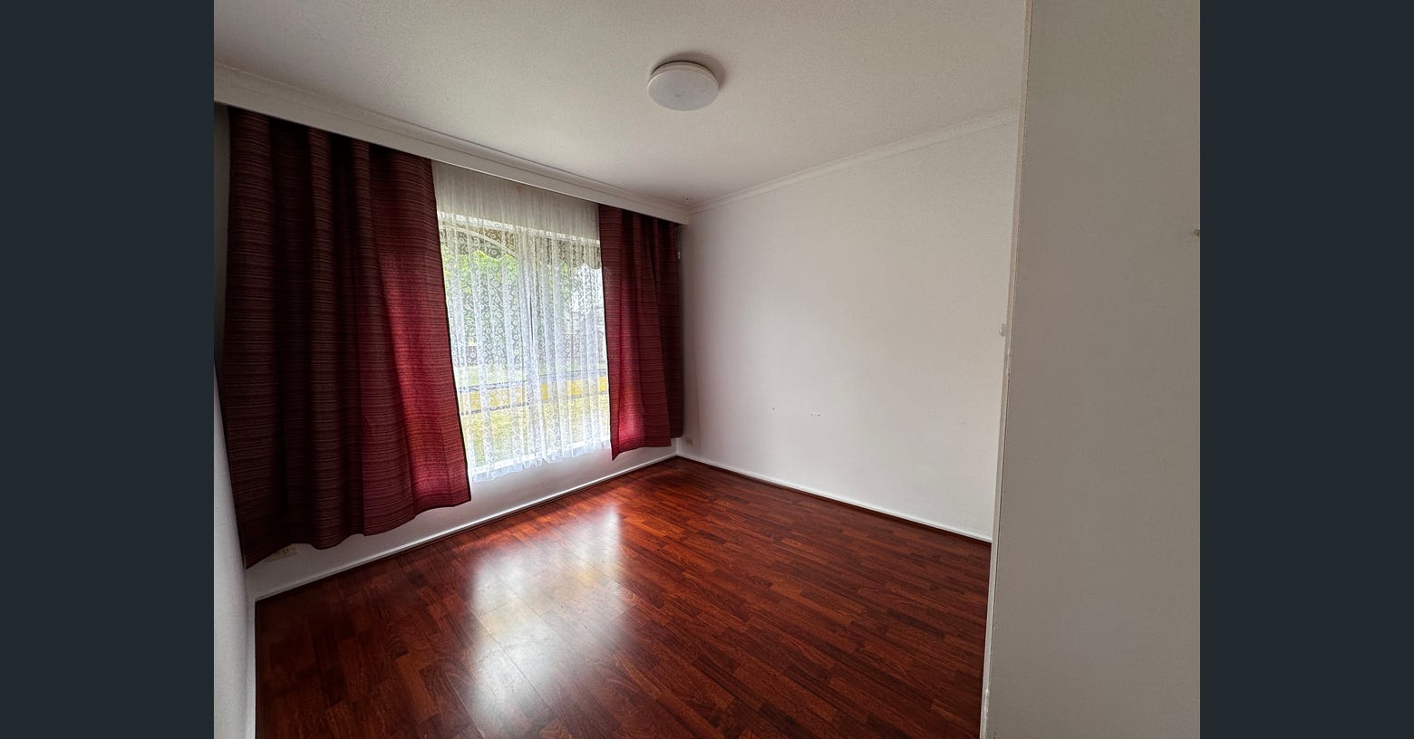 Home in South Est Melbourne - Photo 3