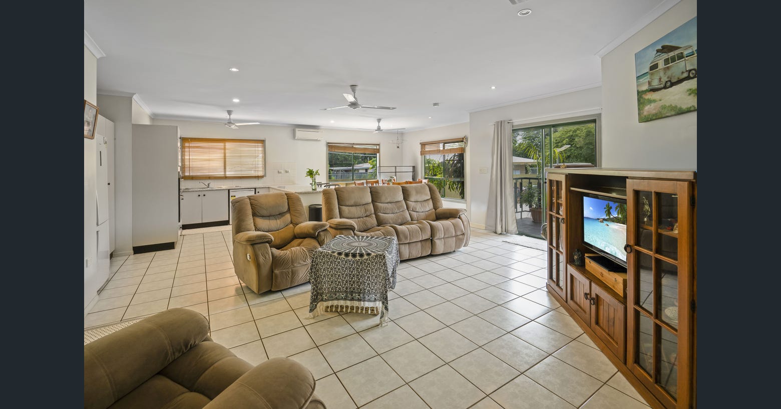 Tropical Family Home in Katherine, Friendly Chocolate Lab - Photo 1