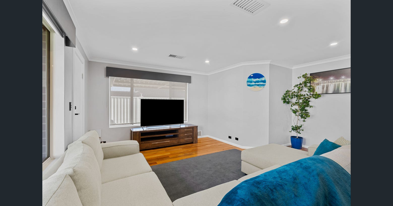 Renovated Halls Head Family Home Near the Beach, Sweet Cavalier - Photo 3
