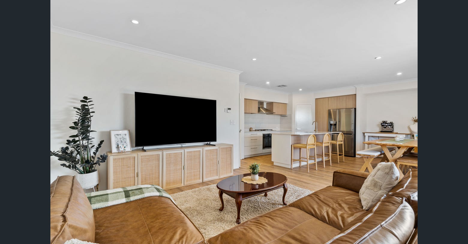 Modern Coastal Halls Head New-Build, Affectionate Golden Retriever - Photo 2