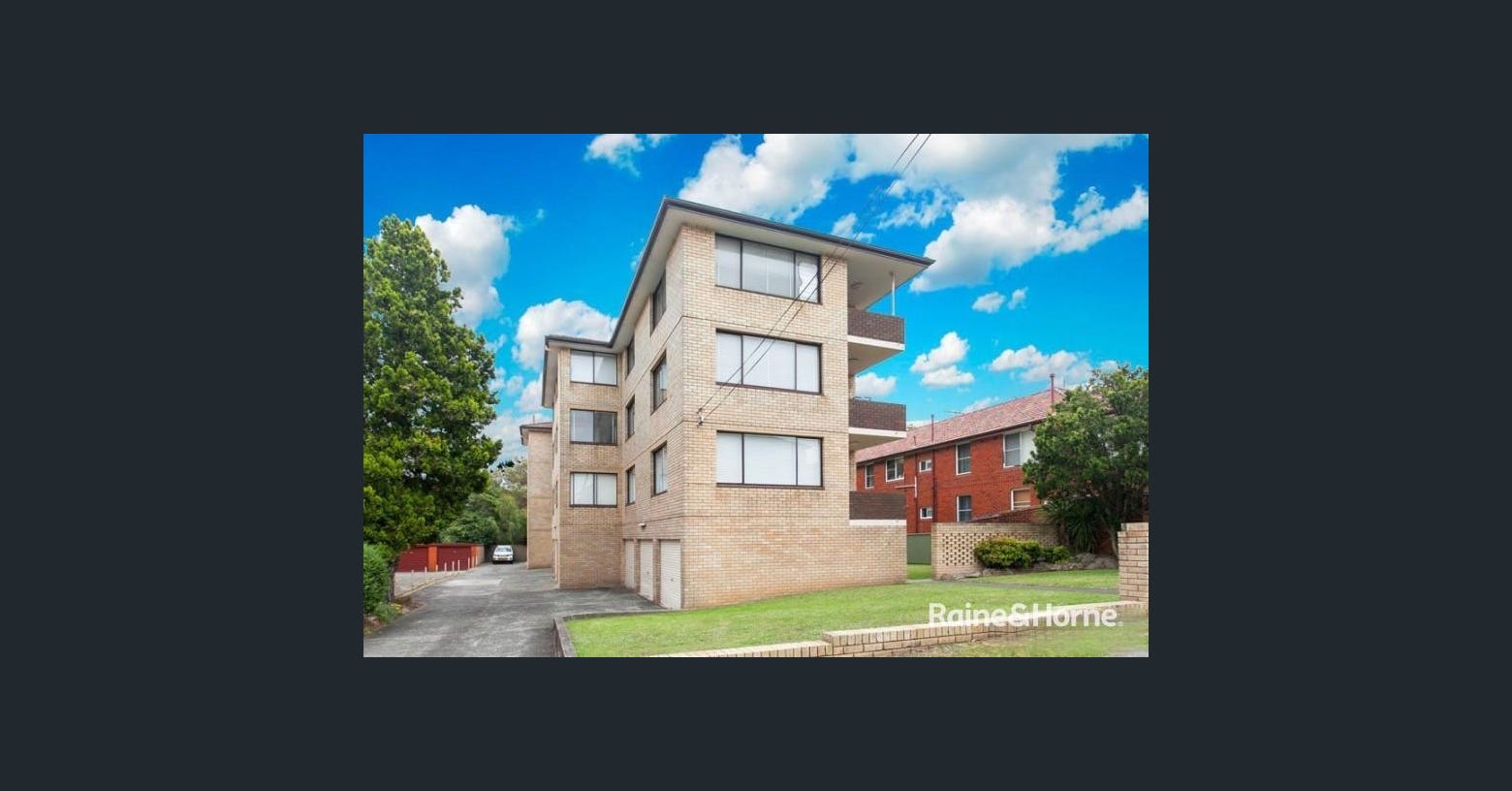 Beachside Cronulla Apartment Steps from the Sand with a Friendly Whippet