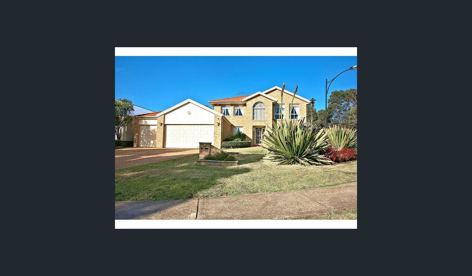 Spacious Voyager Point Family Home — Friendly Golden Retriever