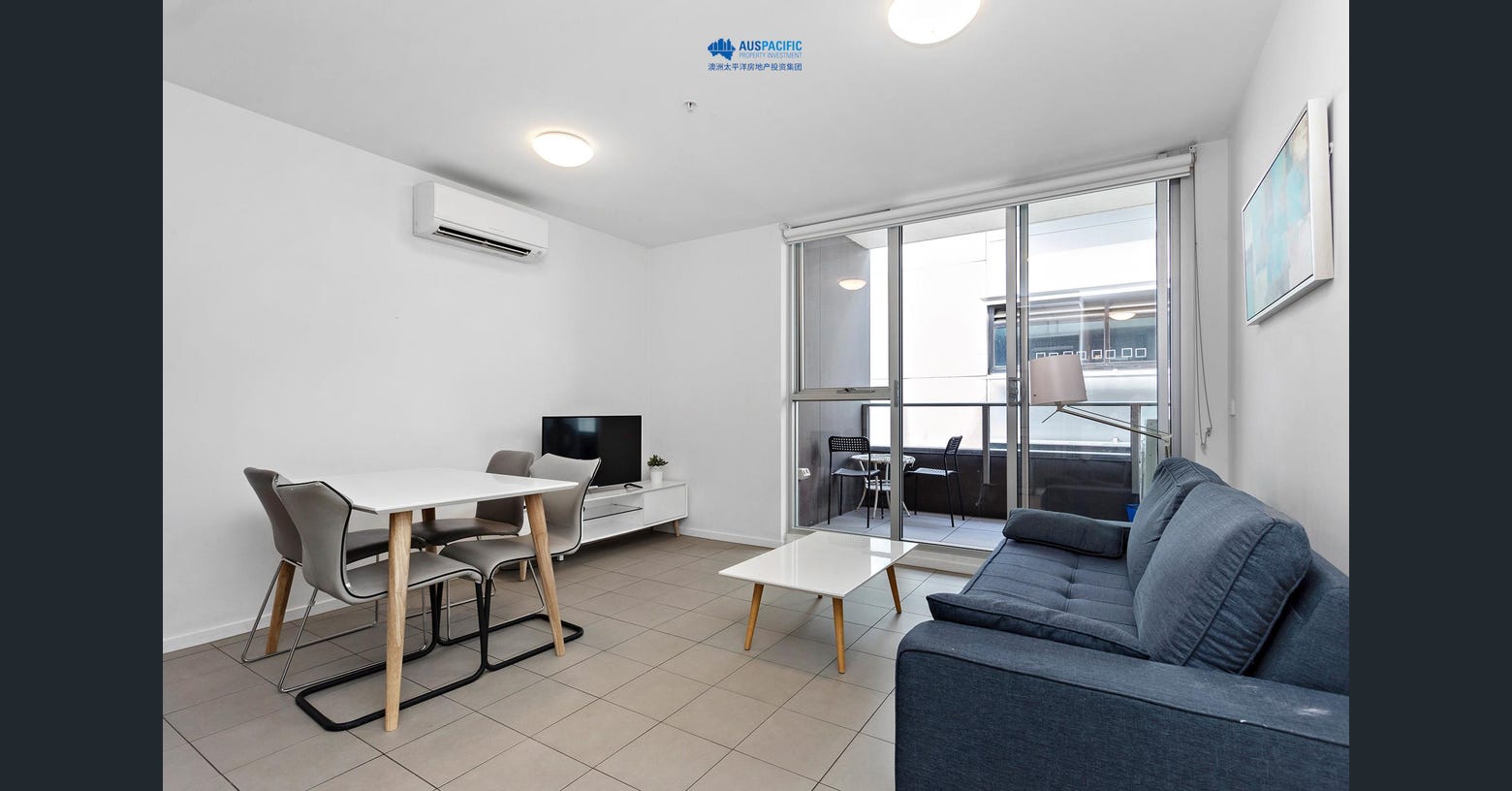 Modern Box Hill City Apartment with Two Sweet Hamsters - Photo 1