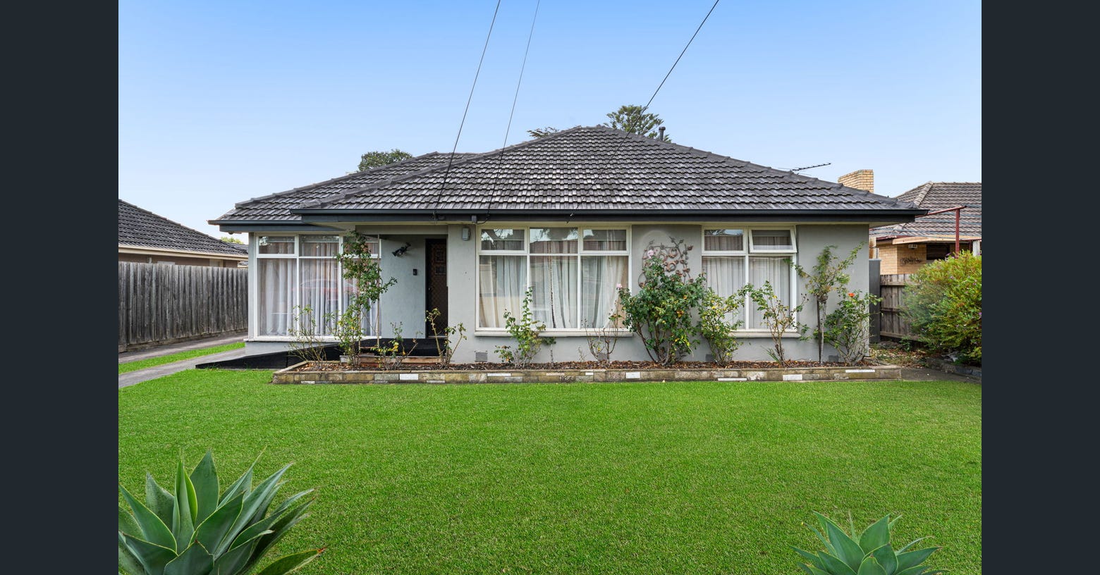 Comfortable Mulgrave Family Home with Outdoor Kitchen and a Senior Maltese-Shih Tzu - Photo 2
