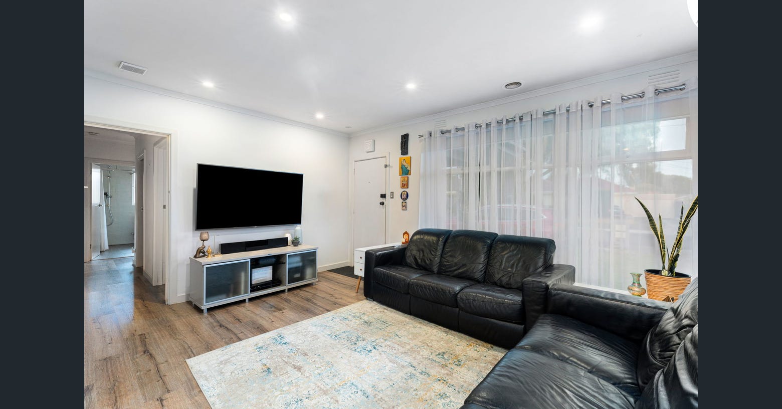 Comfortable Mulgrave Family Home with Outdoor Kitchen and a Senior Maltese-Shih Tzu - Photo 1