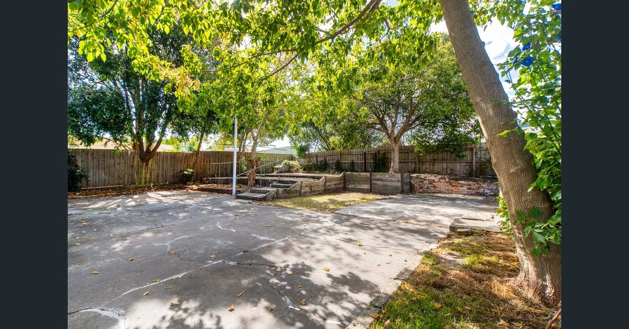 Charming White Weatherboard Cottage in Frankston with a Bearded Dragon