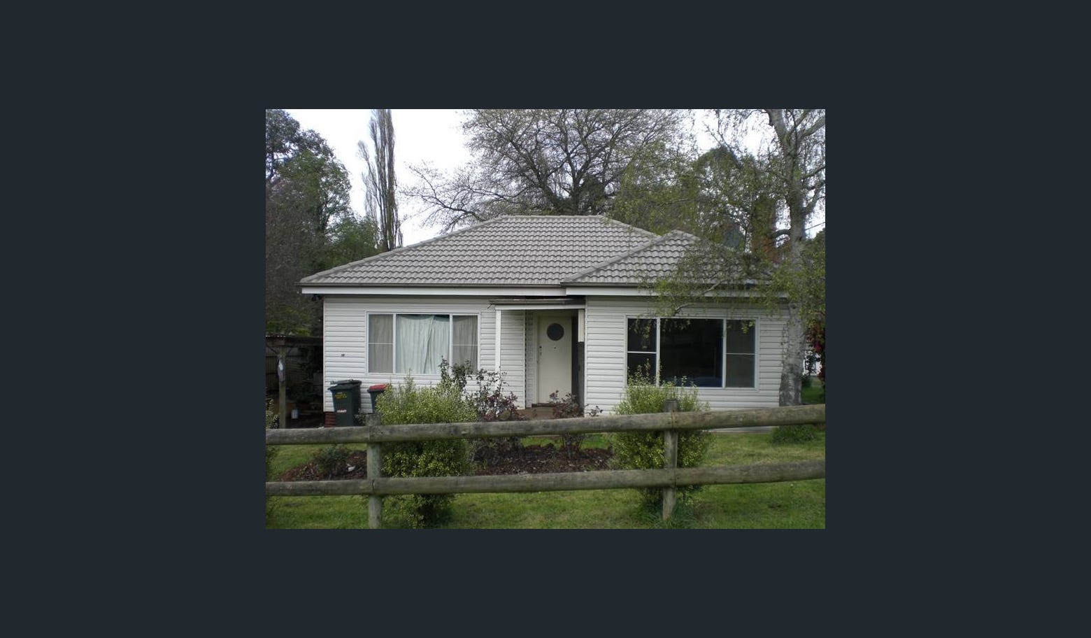 Cosy Warragul Gippsland Cottage — 2 Relaxed Cats